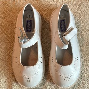 L’Amour Antonia Perforated Classic Leather Mary Jane Shoes